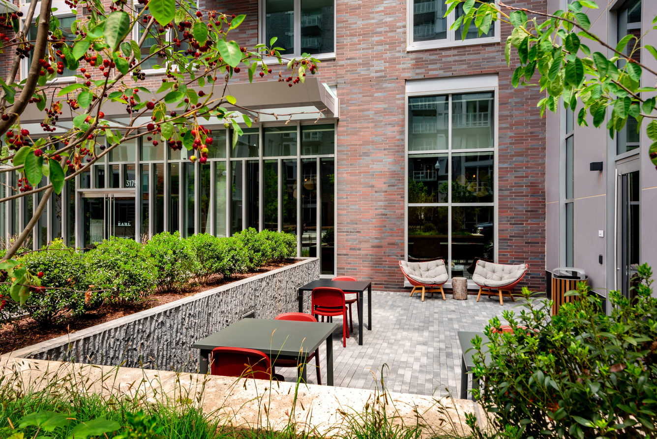 The Earl I Brand New Apartments in Clarendon, VA