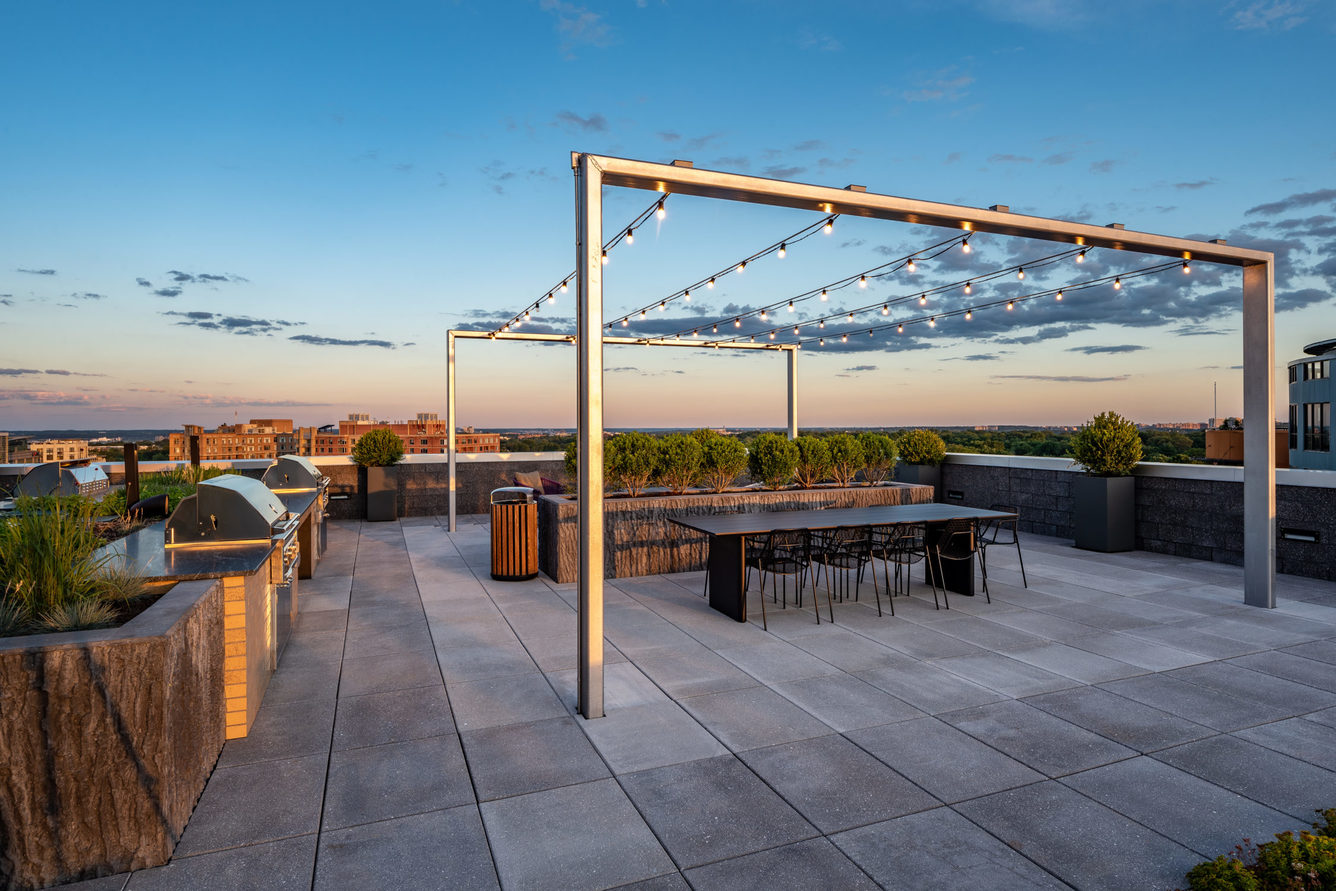 The Earl I Brand New Apartments in Clarendon, VA