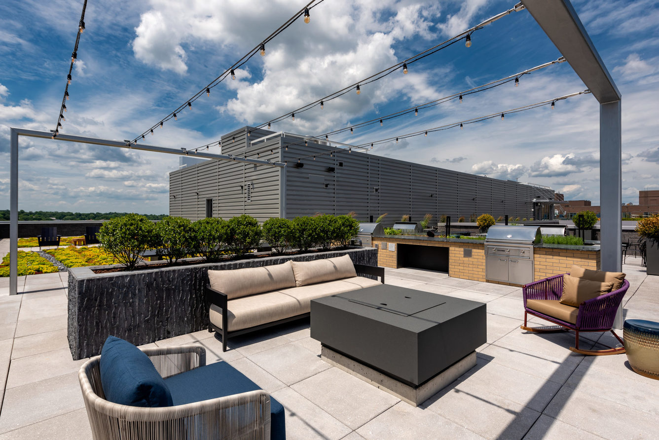 The Earl I Brand New Apartments in Clarendon, VA